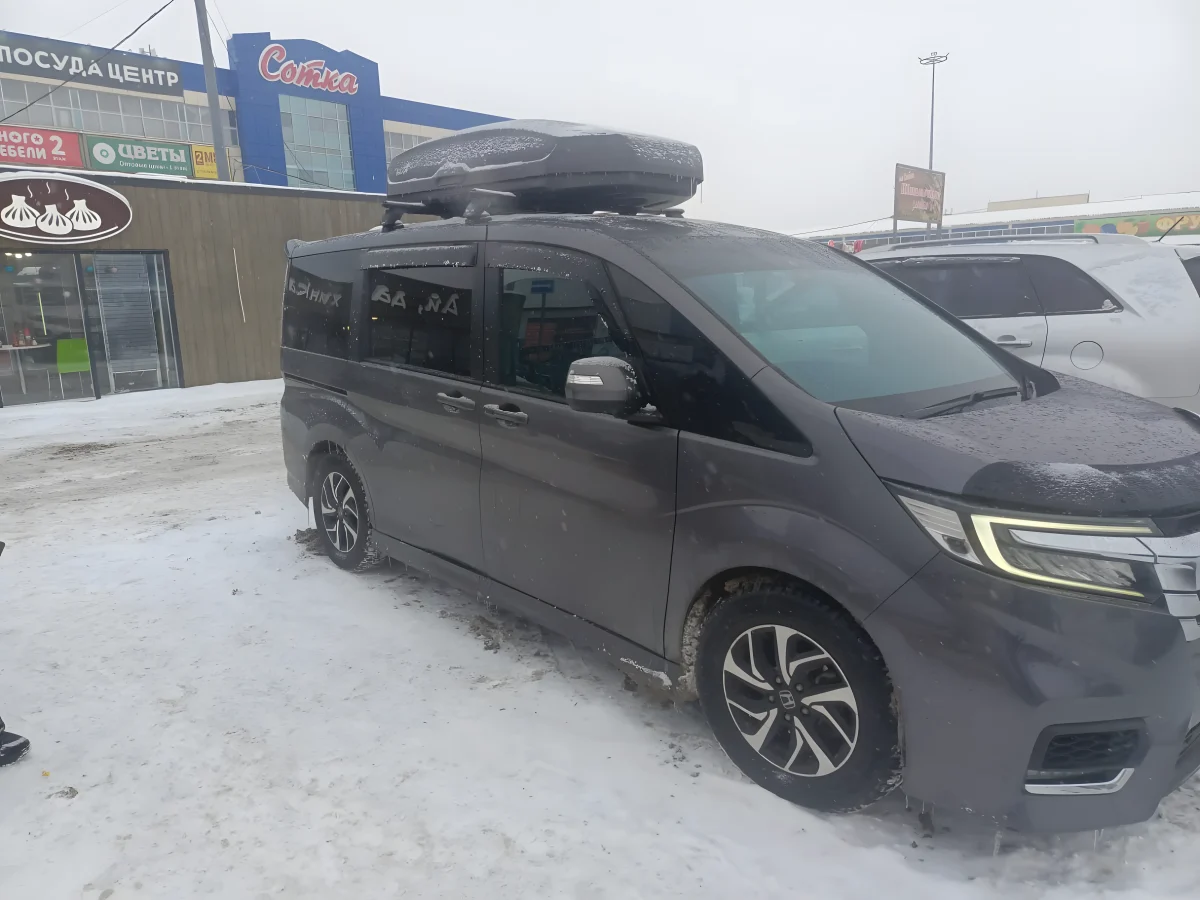 Минивэн Honda Stepwgn Spada