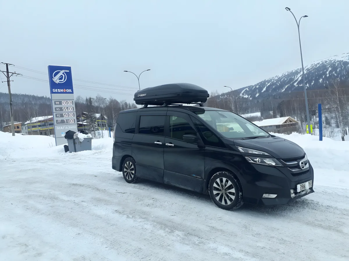 Минивэн Nissan Serena на 6 пассажирских мест