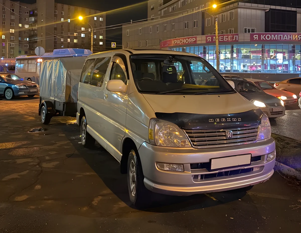 Полноприводный микроавтобус Toyota Regius