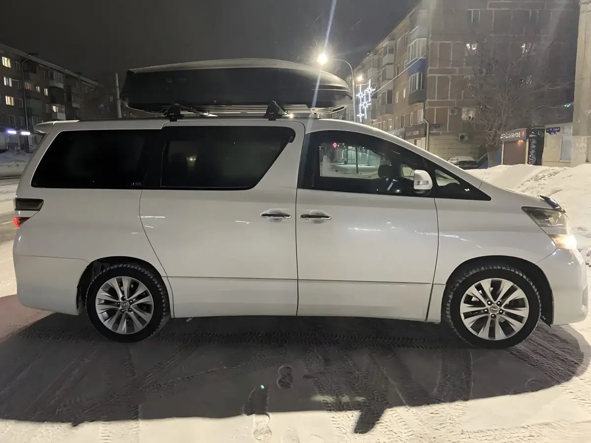 Микроавтобус Toyota Alphard с боксом