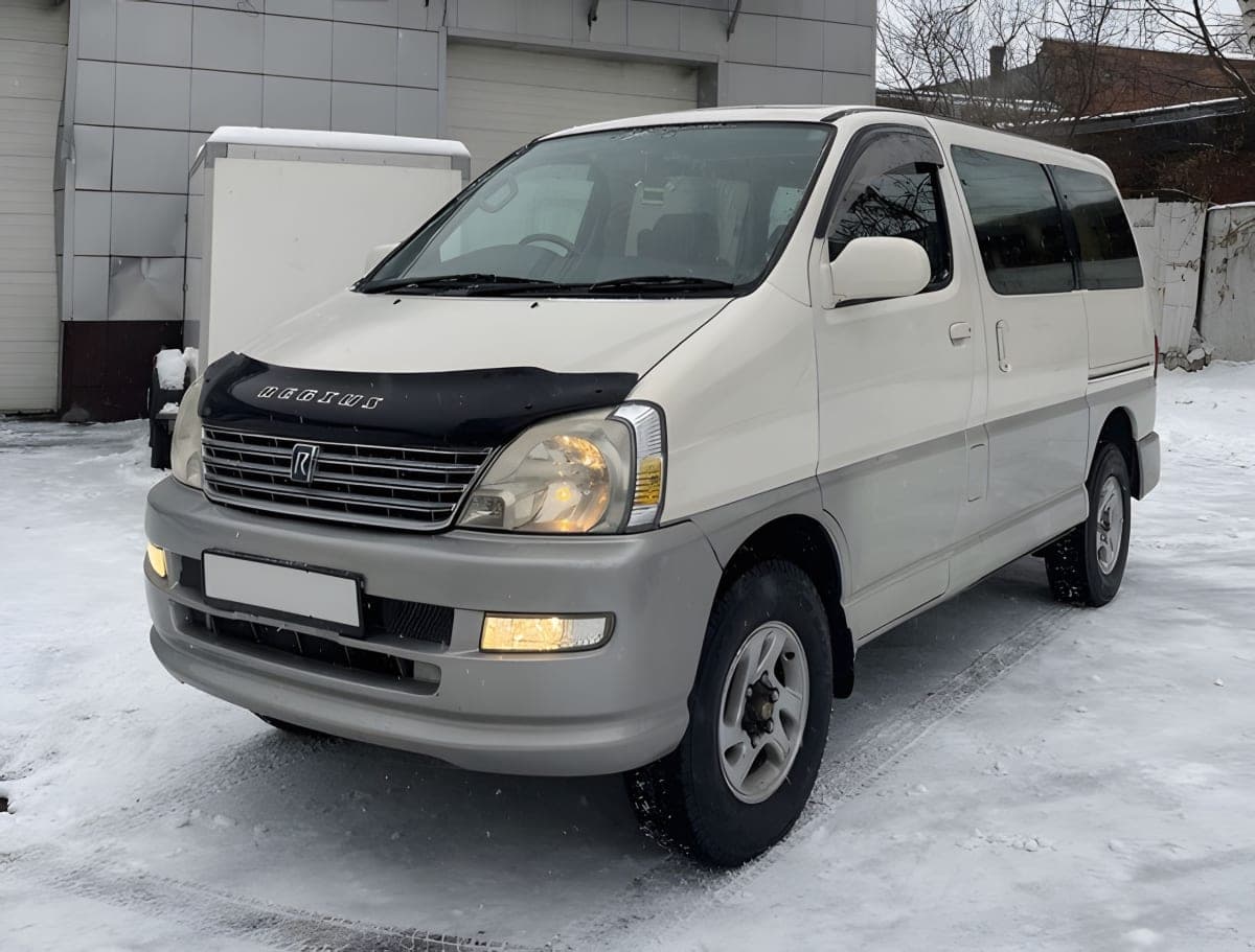 Полноприводный микроавтобус Toyota Regius