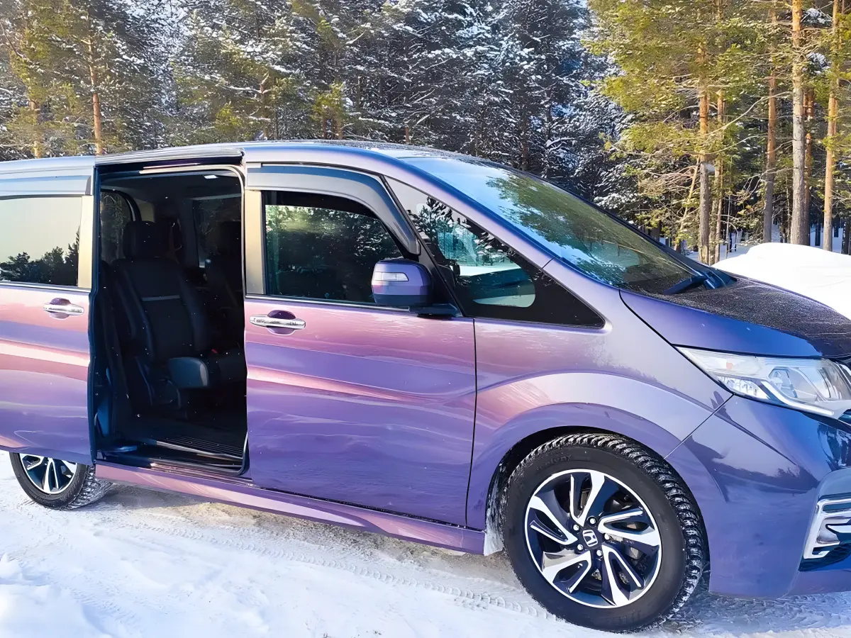 Минивэн Honda Stepwgn