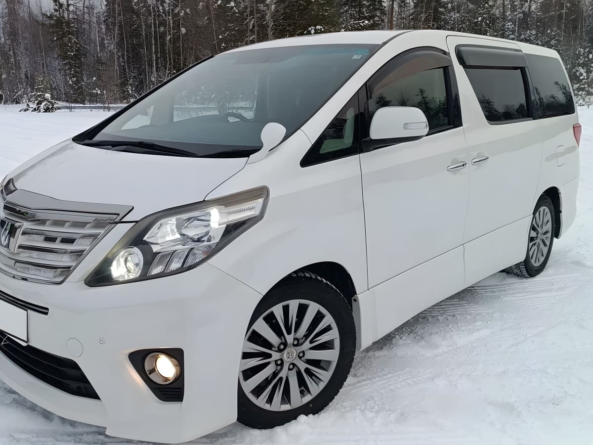 Минивэн Toyota Alphard