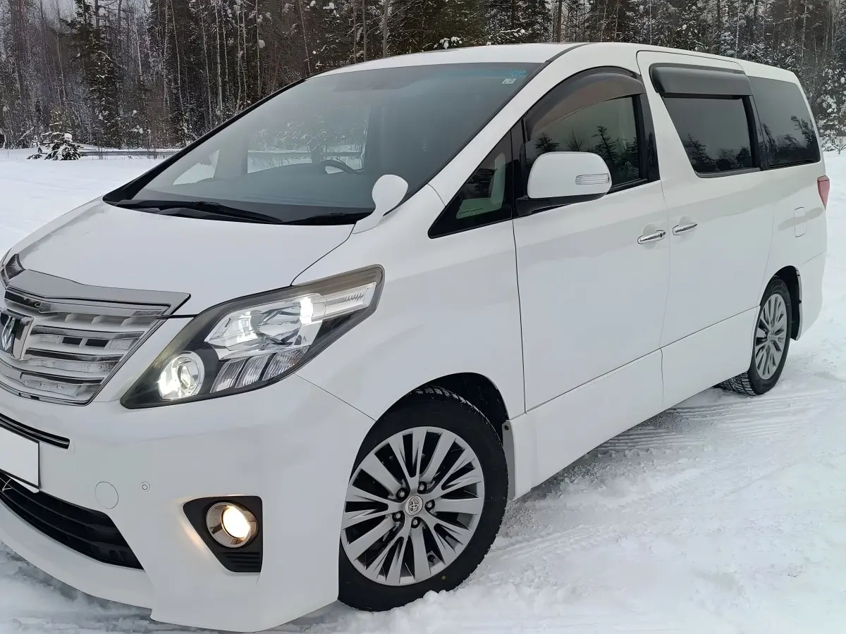 Toyota Alphard минивэн