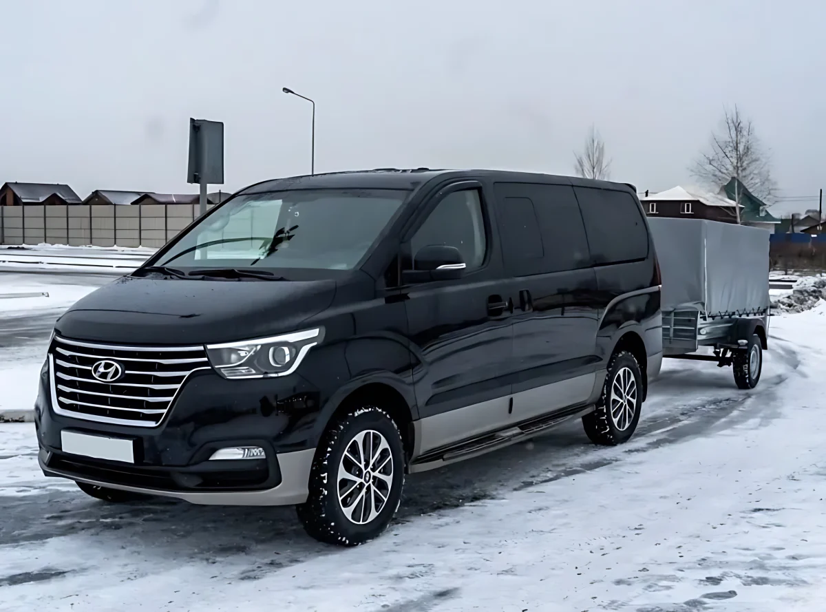 Микроавтобус Hyundai Grand Starex Urban с прицепом