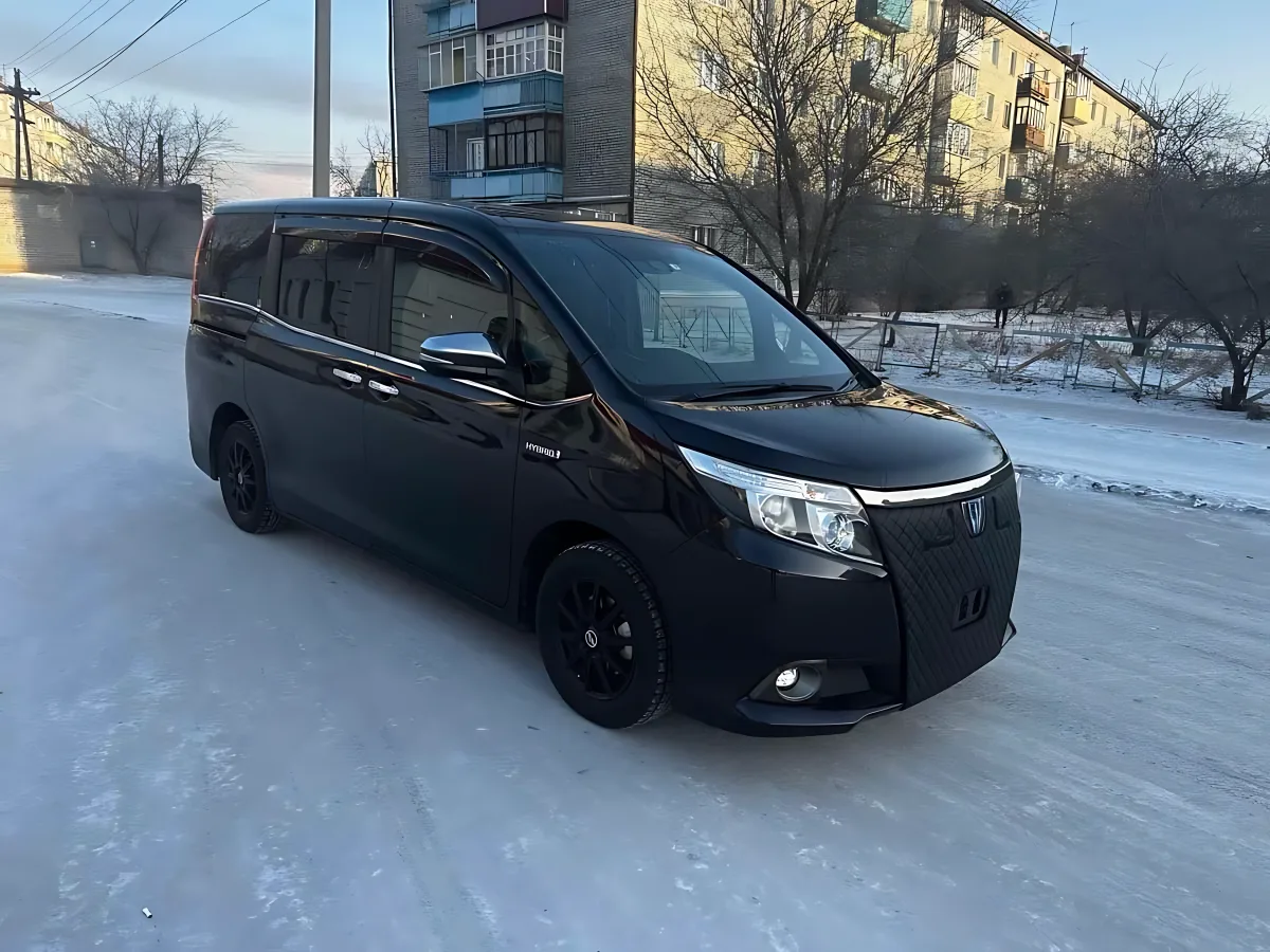 Минивэн Toyota Esquire