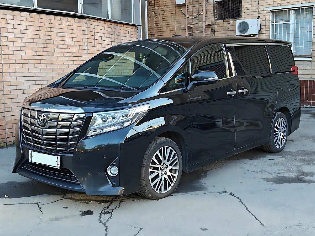 Минивэн Toyota Alphard