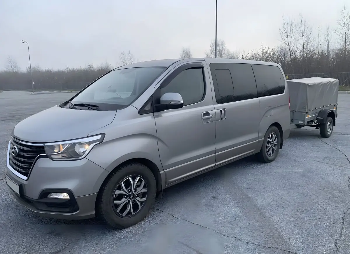 Микроавтобус на 8 мест Hyundai Grand Starex