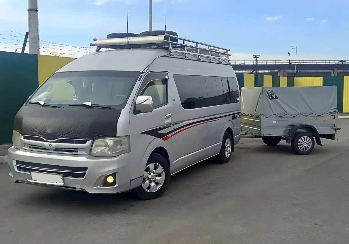 Микроавтобус Toyota HiAce на 12 человек