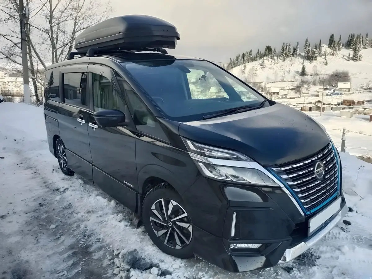 Минивэн на 6 пассажирских мест Nissan Serena